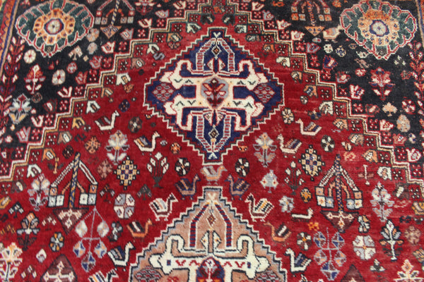 Vintage Persian Shiraz Qashqai Rug 157 × 123 cm – Fine Hand-Knotted Wool Tribal Rug