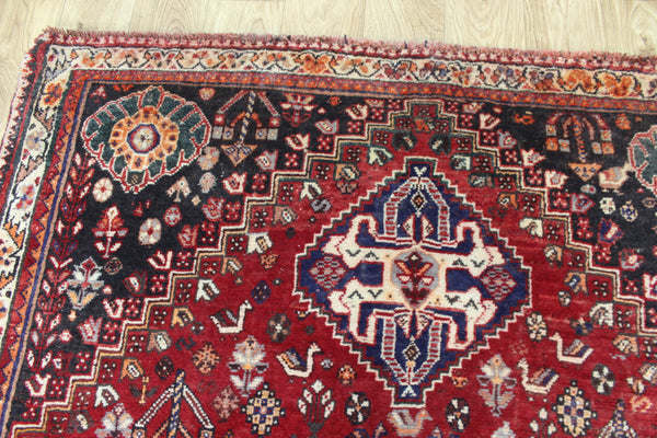 Vintage Persian Shiraz Qashqai Rug 157 × 123 cm – Fine Hand-Knotted Wool Tribal Rug