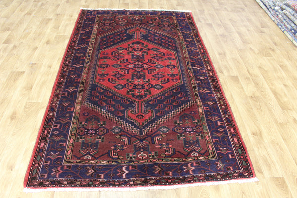 VINTAGE NORTH WEST PERSIAN RUG, VERY HARDWEARING 232 X 142 CM