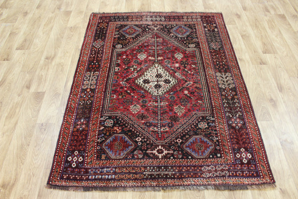 Antique Persian Qashqai Rug 160 × 121 cm – Hand-Knotted Wool Tribal Carpet