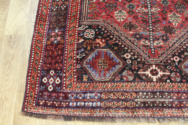Antique Persian Qashqai Rug 160 × 121 cm – Hand-Knotted Wool Tribal Carpet