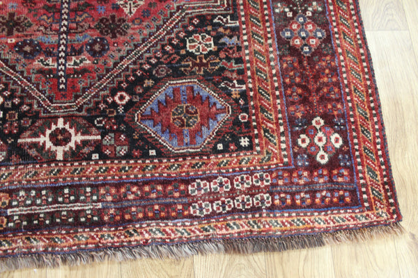 Antique Persian Qashqai Rug 160 × 121 cm – Hand-Knotted Wool Tribal Carpet