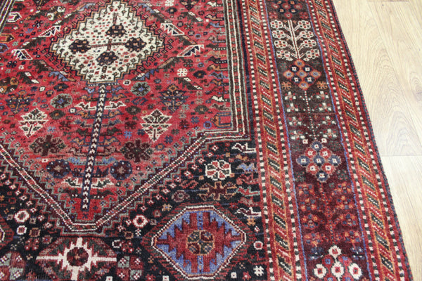 Antique Persian Qashqai Rug 160 × 121 cm – Hand-Knotted Wool Tribal Carpet
