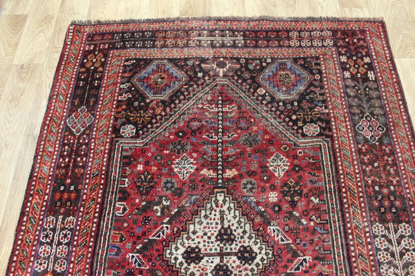 Antique Persian Qashqai Rug 160 × 121 cm – Hand-Knotted Wool Tribal Carpet