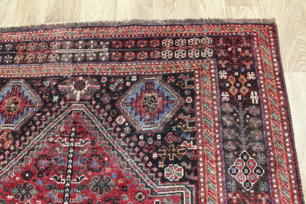 Antique Persian Qashqai Rug 160 × 121 cm – Hand-Knotted Wool Tribal Carpet