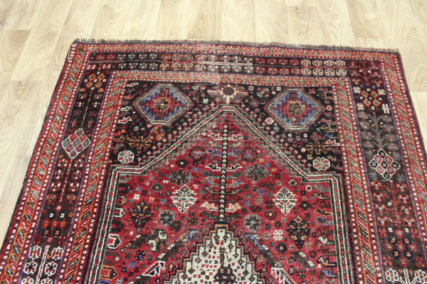 Antique Persian Qashqai Rug 160 × 121 cm – Hand-Knotted Wool Tribal Carpet