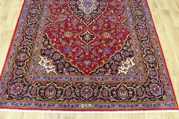 A VERY FINE HANDMADE KASHAN RUG SIGNED BY THE MAKER 230 X 145 CM