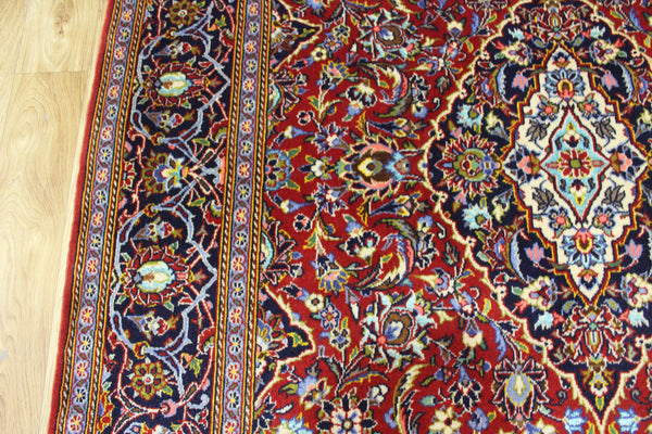 FINE PERSIAN KASHAN RUG WOOL AND SILK 218 X 142 CM