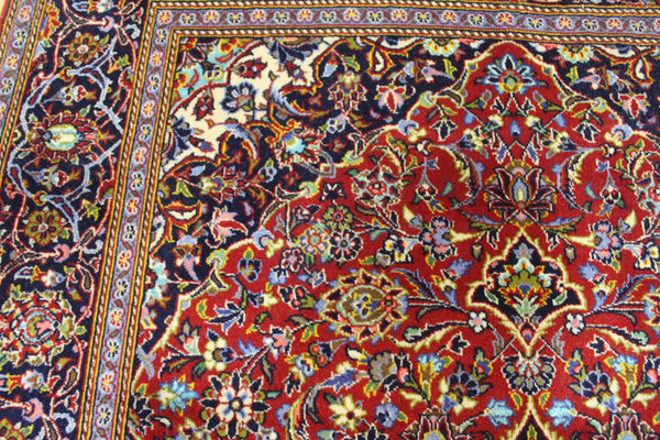 FINE PERSIAN KASHAN RUG WOOL AND SILK 218 X 142 CM