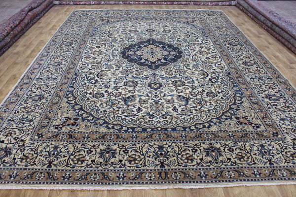 Large Nain Wool & Silk Carpet 400 × 300 cm – Hand-Knotted Medallion Rug
