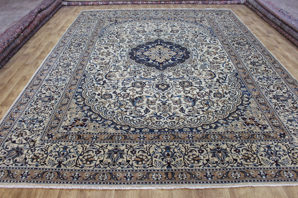 Large Nain Wool & Silk Carpet 400 × 300 cm – Hand-Knotted Medallion Rug