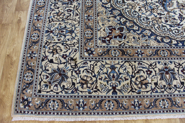 Large Nain Wool & Silk Carpet 400 × 300 cm – Hand-Knotted Medallion Rug