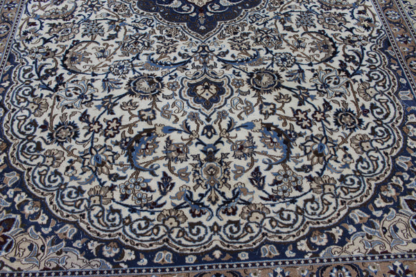 Large Nain Wool & Silk Carpet 400 × 300 cm – Hand-Knotted Medallion Rug