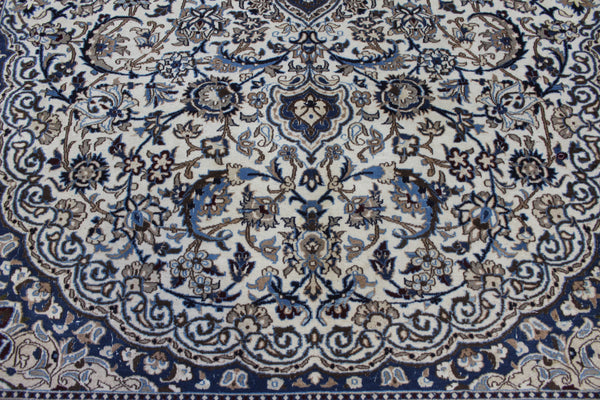 Large Nain Wool & Silk Carpet 400 × 300 cm – Hand-Knotted Medallion Rug