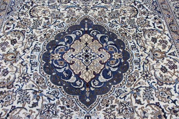 Large Nain Wool & Silk Carpet 400 × 300 cm – Hand-Knotted Medallion Rug