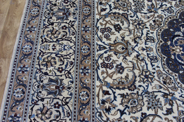 Large Nain Wool & Silk Carpet 400 × 300 cm – Hand-Knotted Medallion Rug