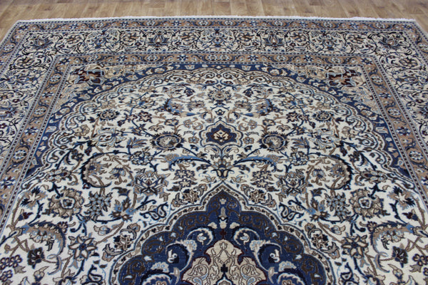 Large Nain Wool & Silk Carpet 400 × 300 cm – Hand-Knotted Medallion Rug