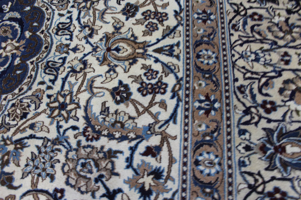 Large Nain Wool & Silk Carpet 400 × 300 cm – Hand-Knotted Medallion Rug