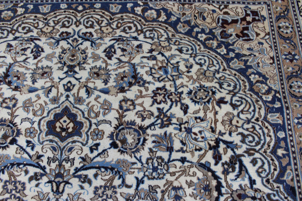 Large Nain Wool & Silk Carpet 400 × 300 cm – Hand-Knotted Medallion Rug