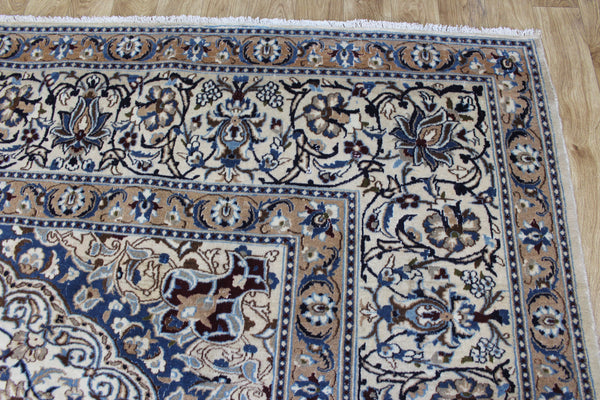 Large Nain Wool & Silk Carpet 400 × 300 cm – Hand-Knotted Medallion Rug