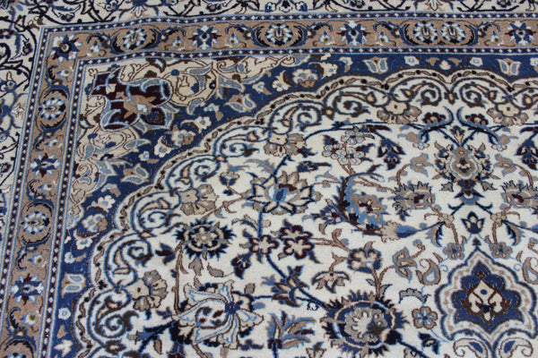 Large Nain Wool & Silk Carpet 400 × 300 cm – Hand-Knotted Medallion Rug