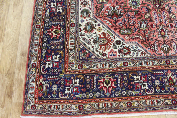 Persian Tabriz Carpet 290 × 194 cm – Hand-Knotted Wool Medallion Rug