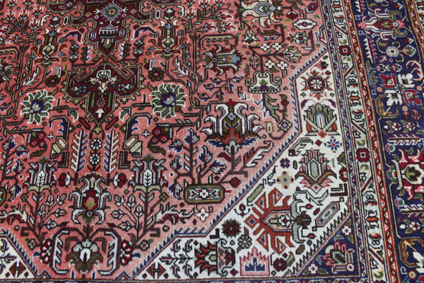Persian Tabriz Carpet 290 × 194 cm – Hand-Knotted Wool Medallion Rug