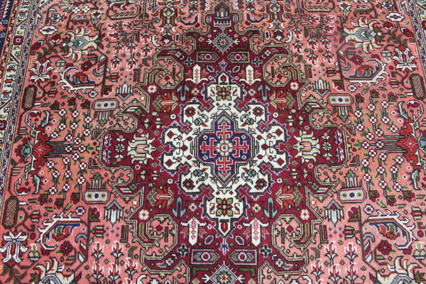 Persian Tabriz Carpet 290 × 194 cm – Hand-Knotted Wool Medallion Rug