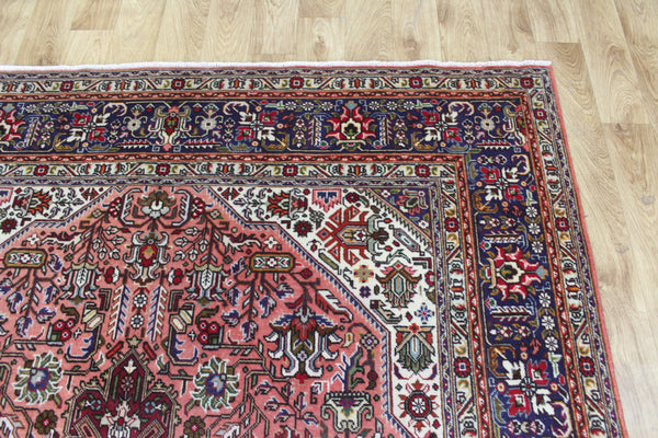 Persian Tabriz Carpet 290 × 194 cm – Hand-Knotted Wool Medallion Rug