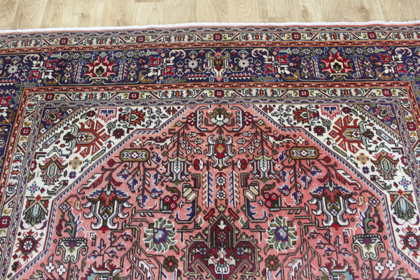 Persian Tabriz Carpet 290 × 194 cm – Hand-Knotted Wool Medallion Rug