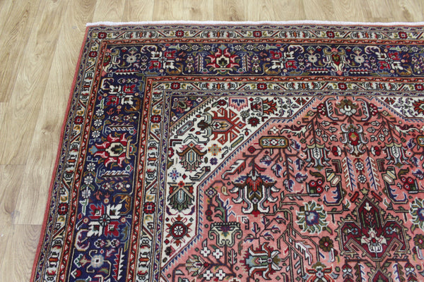 Persian Tabriz Carpet 290 × 194 cm – Hand-Knotted Wool Medallion Rug