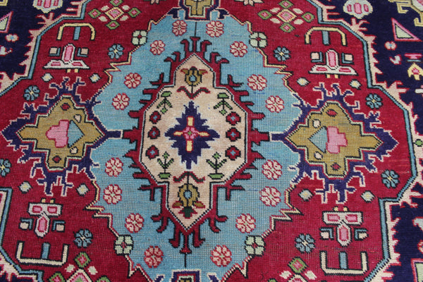 Vintage Persian Heriz Carpet 387 × 270 cm – Hand-Knotted Wool Geometric Rug