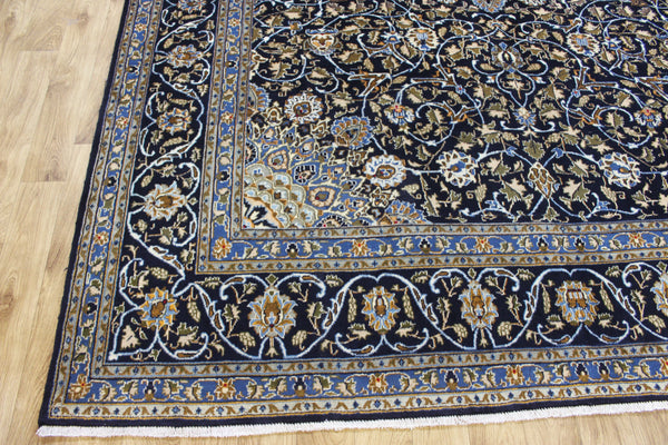 Large Persian Mashhad Carpet 345 × 245 cm – Hand-Knotted Wool Medallion Rug