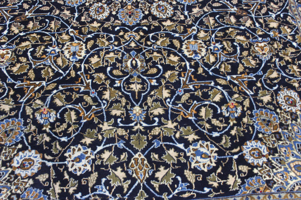 Large Persian Mashhad Carpet 345 × 245 cm – Hand-Knotted Wool Medallion Rug