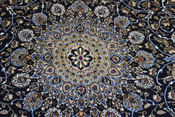 Large Persian Mashhad Carpet 345 × 245 cm – Hand-Knotted Wool Medallion Rug