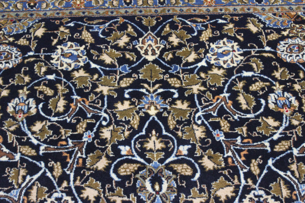 Large Persian Mashhad Carpet 345 × 245 cm – Hand-Knotted Wool Medallion Rug