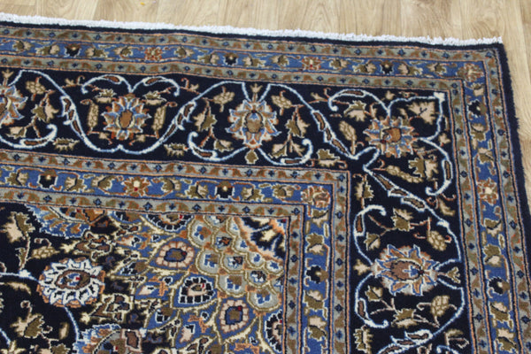 Large Persian Mashhad Carpet 345 × 245 cm – Hand-Knotted Wool Medallion Rug