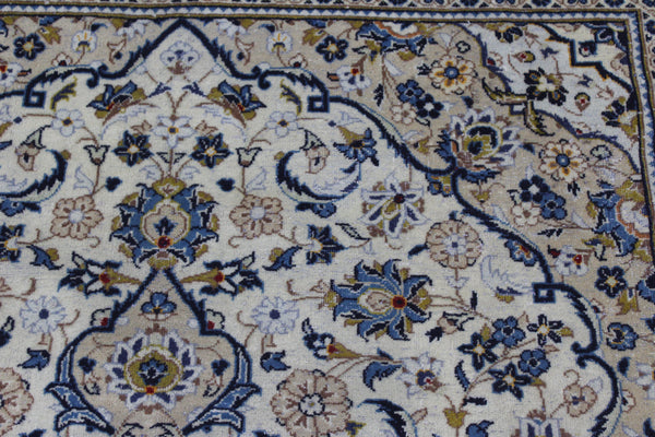 Persian Kashan Rug 293 × 200 cm – Hand-Knotted Wool Floral Medallion Carpet