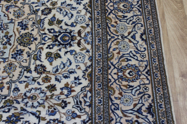 Persian Kashan Rug 307 × 202 cm – Hand-Knotted Wool Floral Medallion Carpet