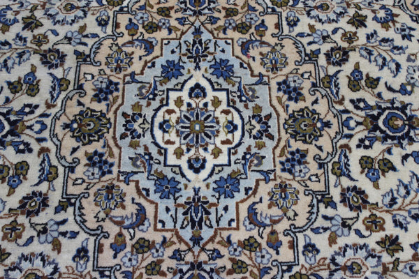 Persian Kashan Rug 307 × 202 cm – Hand-Knotted Wool Floral Medallion Carpet