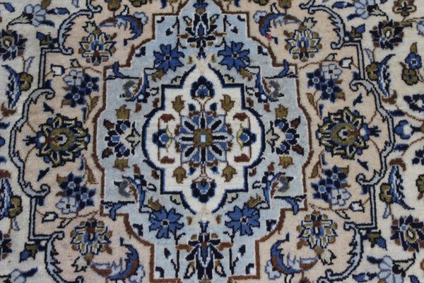 Persian Kashan Rug 307 × 202 cm – Hand-Knotted Wool Floral Medallion Carpet