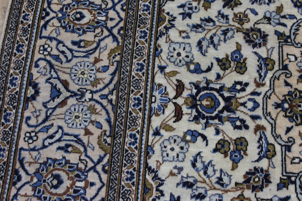 Persian Kashan Rug 307 × 202 cm – Hand-Knotted Wool Floral Medallion Carpet