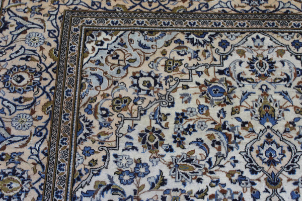 Persian Kashan Rug 307 × 202 cm – Hand-Knotted Wool Floral Medallion Carpet