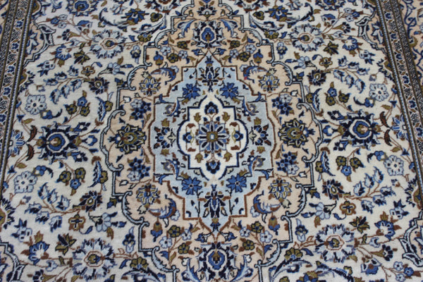 Persian Kashan Rug 307 × 202 cm – Hand-Knotted Wool Floral Medallion Carpet