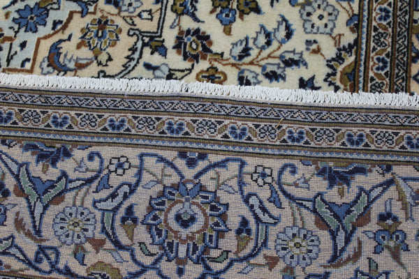 Persian Kashan Rug 307 × 202 cm – Hand-Knotted Wool Floral Medallion Carpet