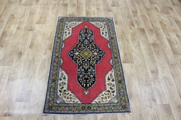 Persian Qum Rug 121 × 71 cm – Fine Hand-Knotted Wool Rug