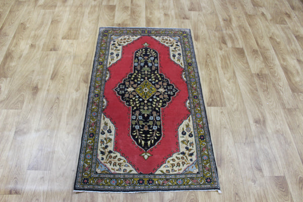 Persian Qum Rug 121 × 71 cm – Fine Hand-Knotted Wool Rug