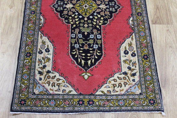 Persian Qum Rug 121 × 71 cm – Fine Hand-Knotted Wool Rug