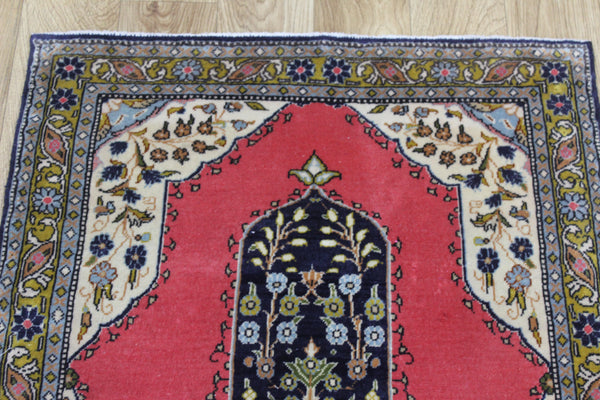 Persian Qum Rug 121 × 71 cm – Fine Hand-Knotted Wool Rug