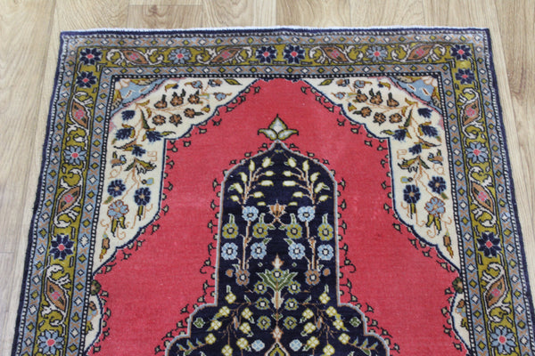 Persian Qum Rug 121 × 71 cm – Fine Hand-Knotted Wool Rug